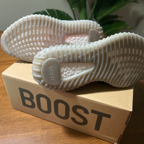 Yeezy 350 Beluga Reflective size 6 NIB - Picture 2 of 5
